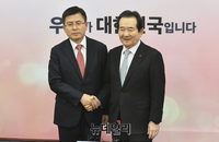 [포토] 황교안 대표 예방한 정세균 총리