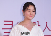 [포토] 패셔너블 의상 입은 강승현