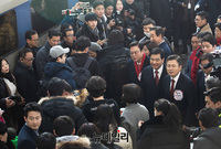 [포토] 자유한국당, 서울역서 설 맞이 귀성인사