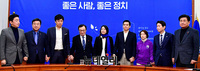 [포토] 민주당 12호 영입인사로 임명된 '태호엄마' 이소현 씨