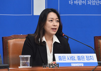[포토] 발언하는 민주당 12호 영입인재 '태호엄마' 이소현 씨
