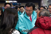 [포토] 손학규 대표, 새해맞이 용산역 귀성인사