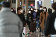 [포토] '우한 폐렴' 공포에 인천공항 이용객 대부분 마스크 착용