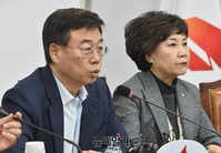 [포토] 발언하는 신상진 한국당 코로나바이러스 대책TF 위원장