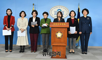 [포토] 원종건 미투 관련 규탄발언 하는 자유한국당