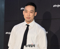 [포토] 손인사하는 디자이너 장호석