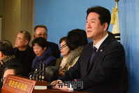 [포토] 기자회견 갖는 이동섭 바른미래당 의원