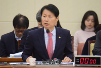 [포토] 중국 우한 폐렴 관련 질문에 답하는 김강립 보건복지부 차관