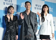 [포토] 손인사하는 '김다미-박서준-권나라'