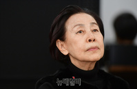 [포토] 연극 '아버지와 나와 홍매와'로 무대 오르는 손숙