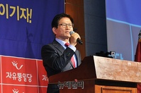[영상] 김문수, 자유통일당 대표 추대... "적화통일 막고 자유통일 이루자"