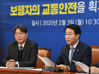 [포토] '보행자 안전강화 공약' 발표하는 조정식