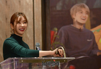 [포토] 김재중 소개하는 공서영 아나운서