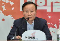 [포토] 발언하는 김재원 한국당 정책위의장