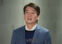 [포토] 창당추진기획단 회의 참석하는 안철수