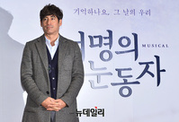 [포토] 근사하게 차려입은 배우 이형철