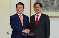 [포토] 2월 국회 위해 만난 윤후덕-김한표