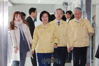 [포토] 의정관 개소식 참석하는 추미애 