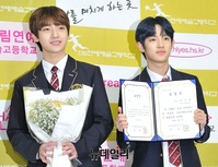 [포토] 프로듀스 101 박성원 "진열, 졸업 축하드려요"