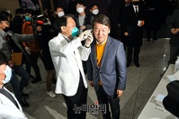 [포토] 발열검사 받는 안철수 전 의원