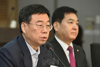 [포토] 개회사하는 신상진 한국당 우한폐렴대책TF 위원장