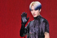 [포토] 더보이즈 에릭, 색다른 투톤 헤어