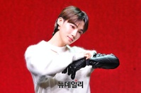 [포토] 더보이즈 뉴 '부드러운 눈빛'