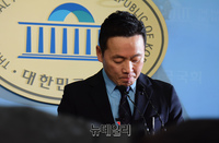 [포토] '미투 논란'에 물러나는 정봉주 전 의원