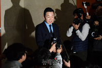 [포토] 기자들의 질문에 답하는 정봉주 전 의원