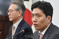 [포토] 한국당 영입인재 송한섭 "추미애, 공정과 정의 상실"