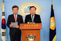 [포토] 경제활성화 공약 발표하는 자유한국당