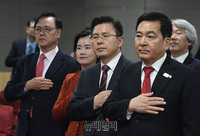 [포토] '6.25 70주년·천안함 10주기' 국민의례하는 황교안