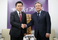 [포토] 황교안, 한국기독교교회협의회 방문