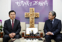 [포토] 한국기독교회관 찾은 황교안 한국당 대표
