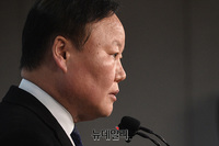 [포토] 무죄 판결 기자회견 갖는 김재원