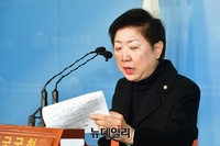 [포토] 총선 불출마 선언하는 박인숙 한국당 의원
