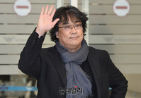 [포토] 영화 '기생충' 봉준호 감독 입국