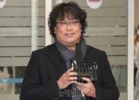 [포토] 입국 소감 밝히는 '오스카 4관왕' 봉준호 감독