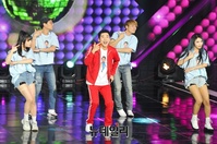 [포토] 흥넘치는 트롯무대 선보이는 영기