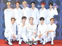 [포토] 순백의 무대의상 입은 더보이즈