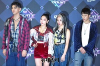 [포토] 혼성그룹 KARD, 남다른 패션감각