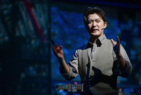 [포토] 명탐정 셜록 홈즈로 변신한 배우 안재욱