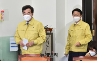 [포토] 입장하는 이낙연 민주당 코로나대책특위원장