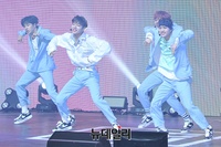 [포토] 'ICE AGE'로 화려하게 데뷔한 MCND