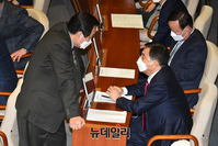 [포토] 대화 나누는 심재철-김무성