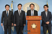 [포토] 총선 출마 선언하는 이상이 교수