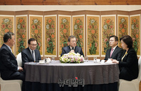 [포토] 여야4당 대표와 회동 갖는 문재인 대통령