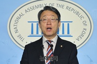 [포토] 무소속으로 관악갑 출마선언하는 김성식 의원