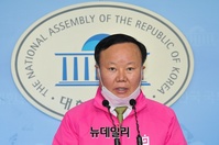 [포토] '한국공포증 극복' 공약 발표하는 김재원 정책위의장