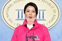 [포토] 미세먼지 대책 공약 발표하는 배현진